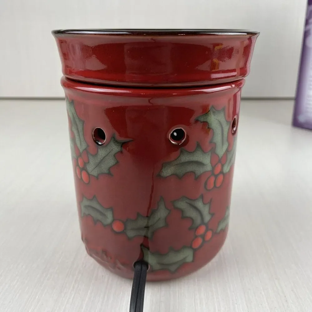 Merry Berry Full Size Scentsy Warmer Holly Berries Leaves Red Holiday Edition